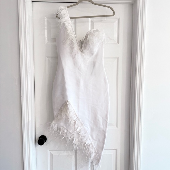 NWT FASHION NOVA LUXE White Alana One Shoulder Feather Midi Dress L - Picture 8 of 13